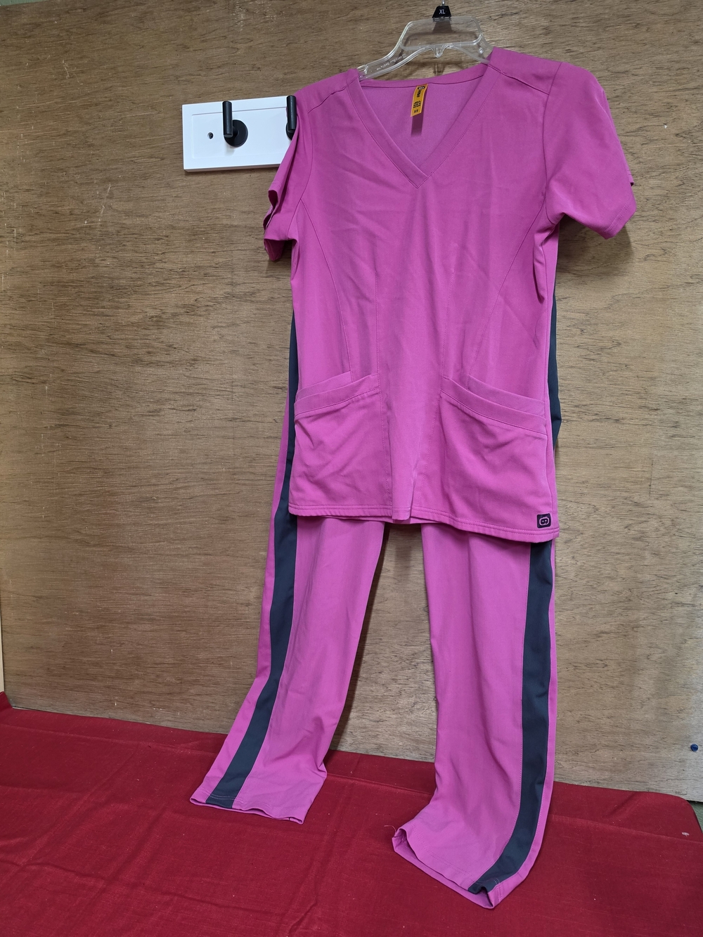 Ladies Pink And Gray Spread Good Cheer Aero 2 Pc Scrub Set XS